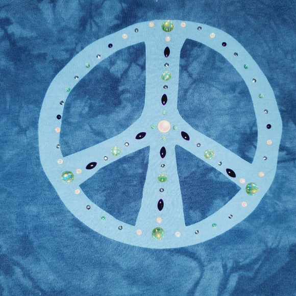 Tryst Crop Sleeve Tie Dye Tee with Peace Sign Embellished with Faux Jewels 846 - Picture 4 of 4